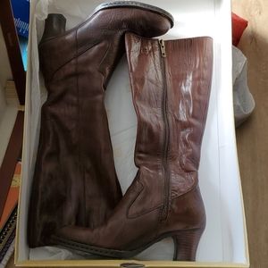 Born Carat dark brown boots